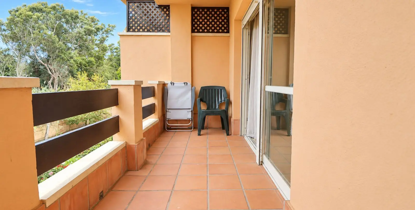 Sale of middle floor apartment in Cabopino 28