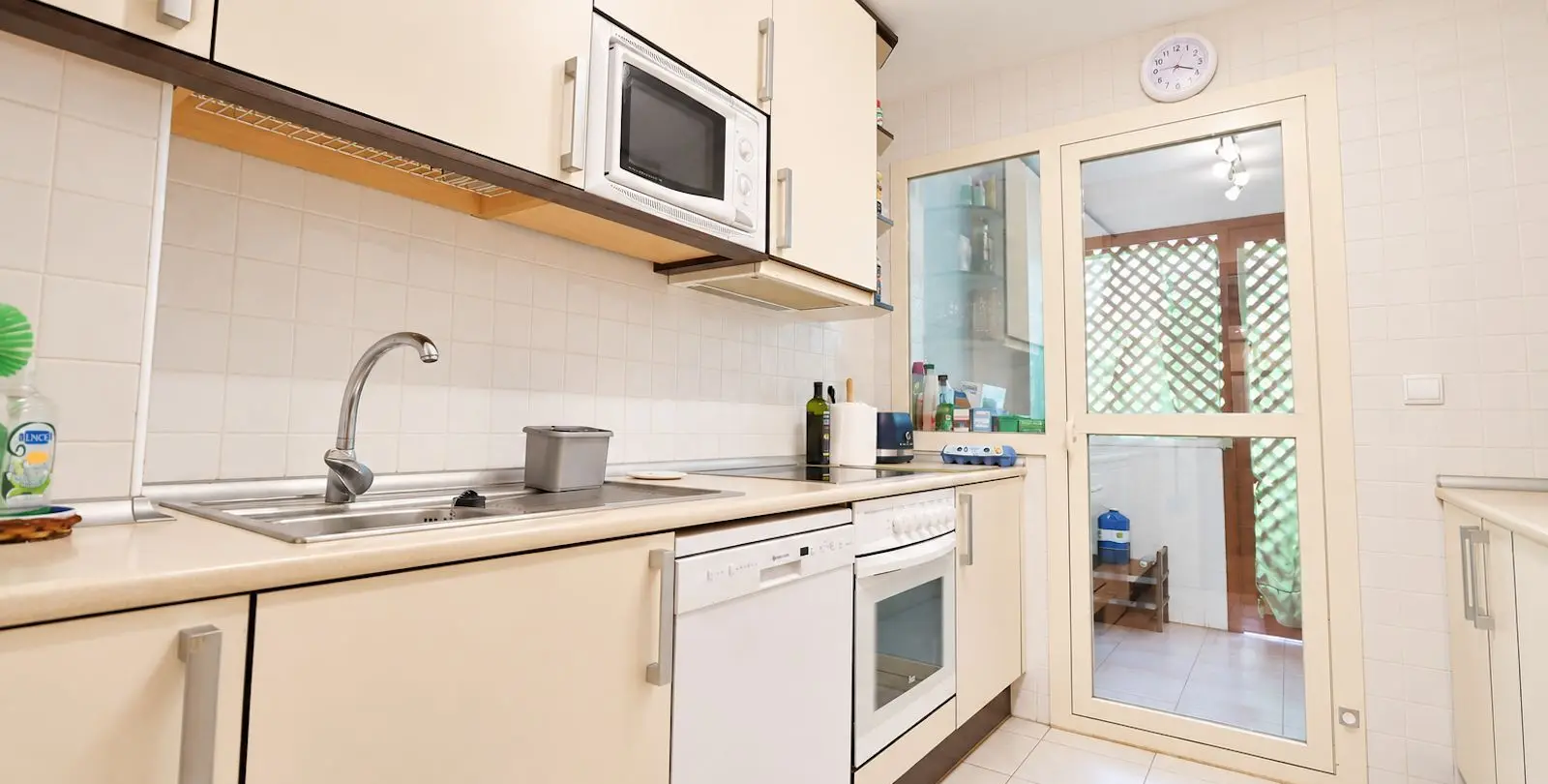 Sale of middle floor apartment in Cabopino 33