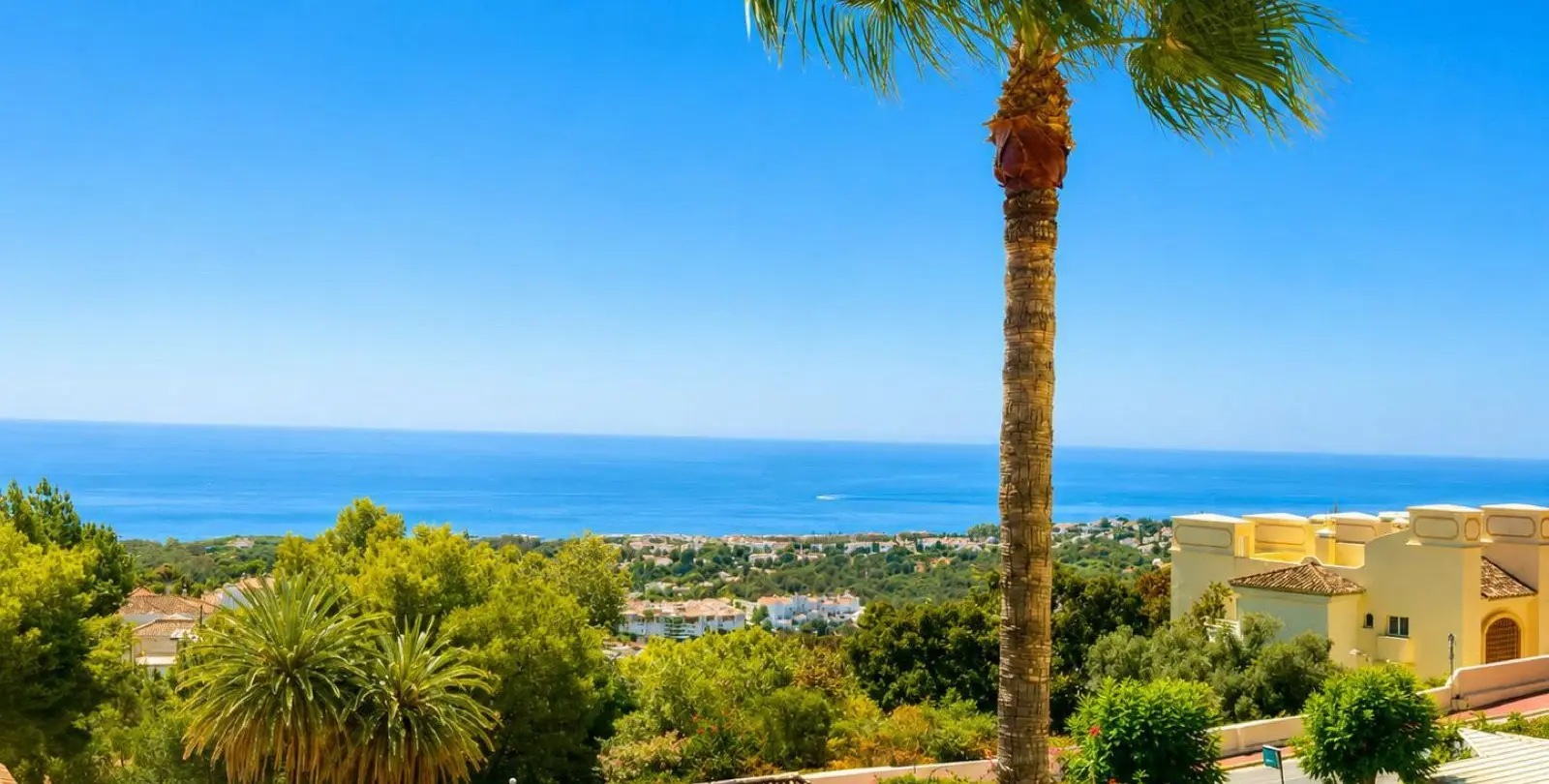 Sale of penthouse in Calahonda 1