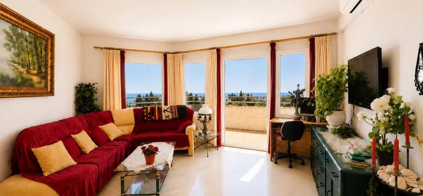 Sale of penthouse in Calahonda 1