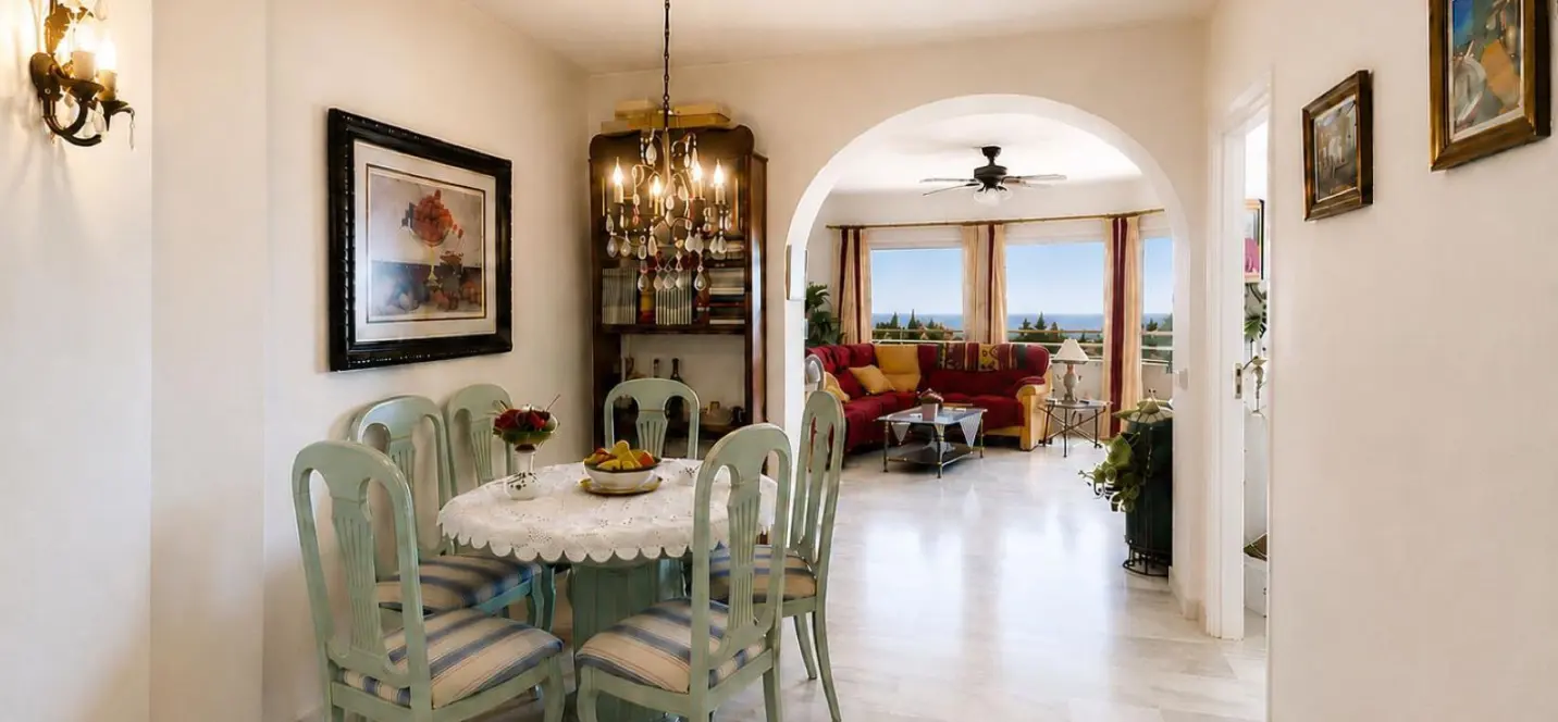 Sale of penthouse in Calahonda 2