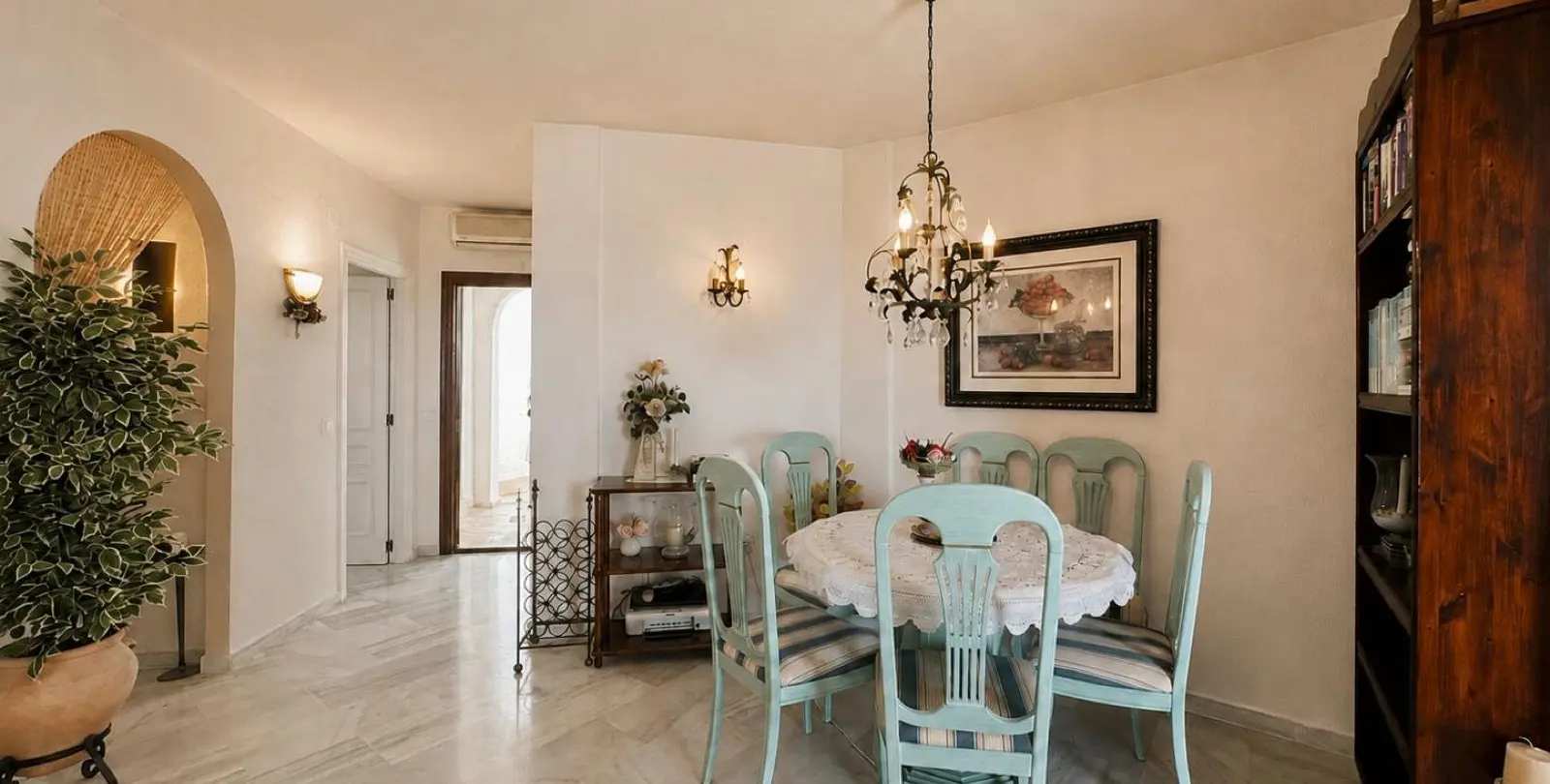Sale of penthouse in Calahonda 4