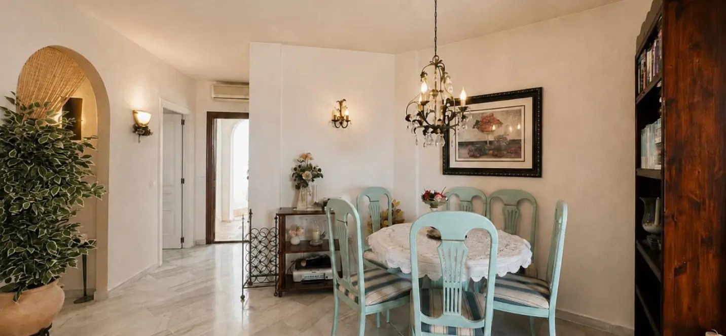 Sale of penthouse in Calahonda 3