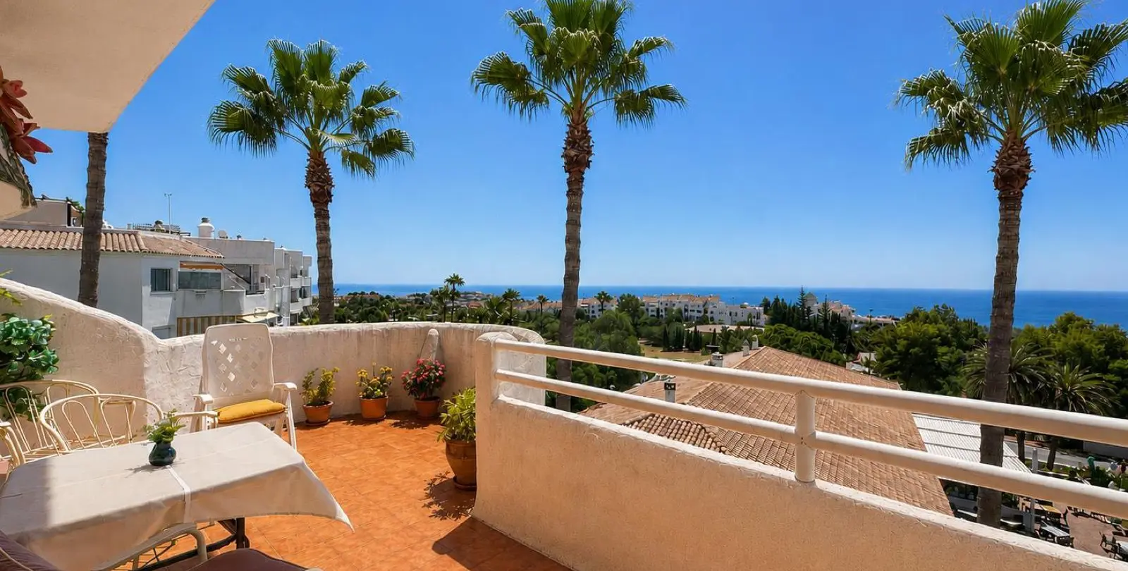 Sale of penthouse in Calahonda 5