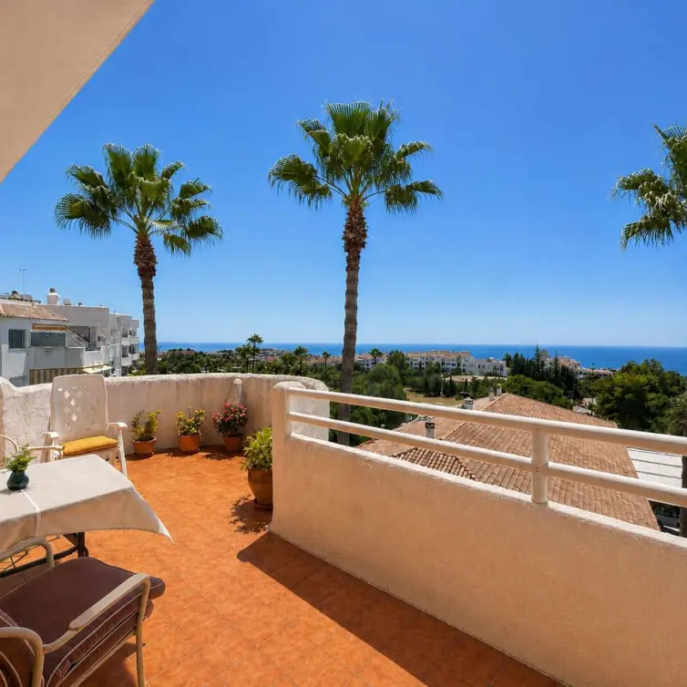 Sale of penthouse in Calahonda