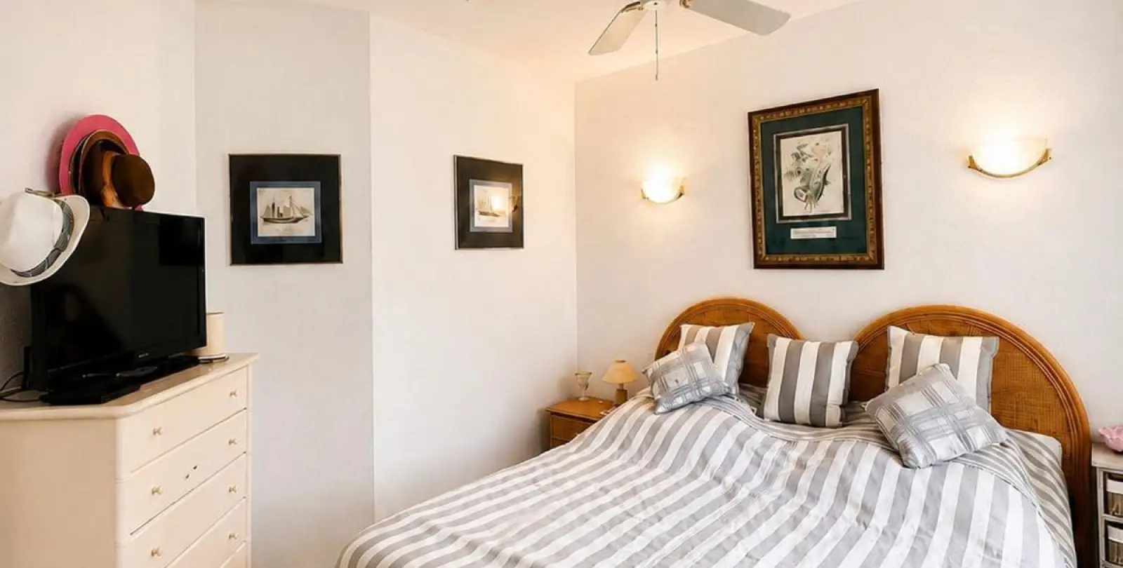 Sale of penthouse in Calahonda 11