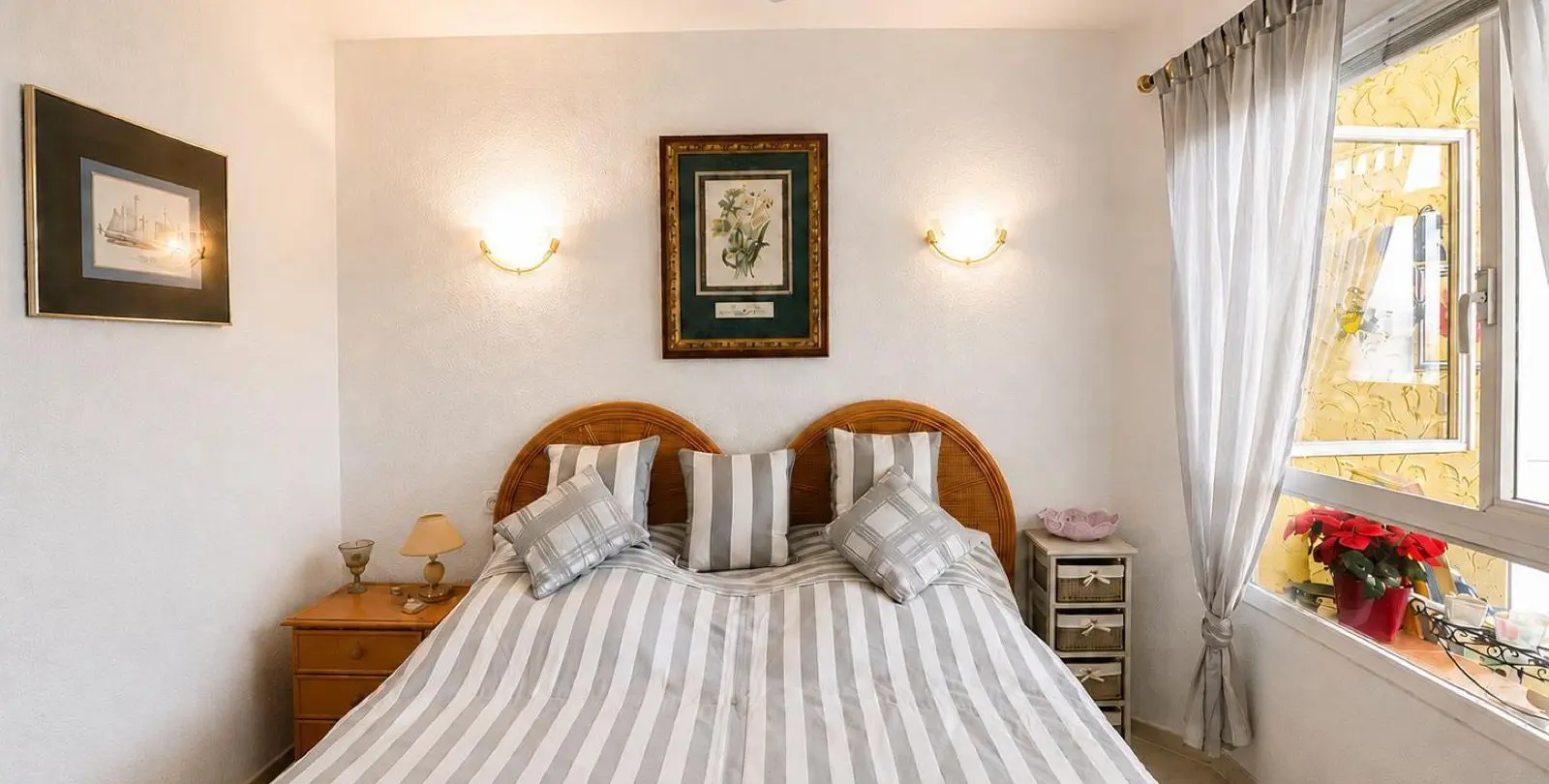 Sale of penthouse in Calahonda 12
