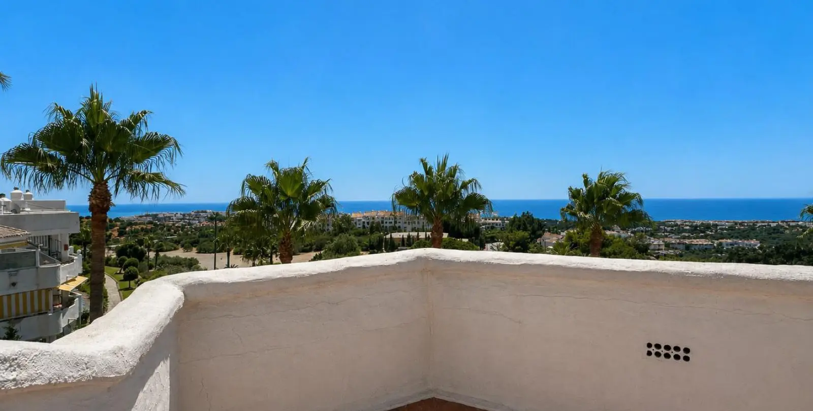 Sale of penthouse in Calahonda 14