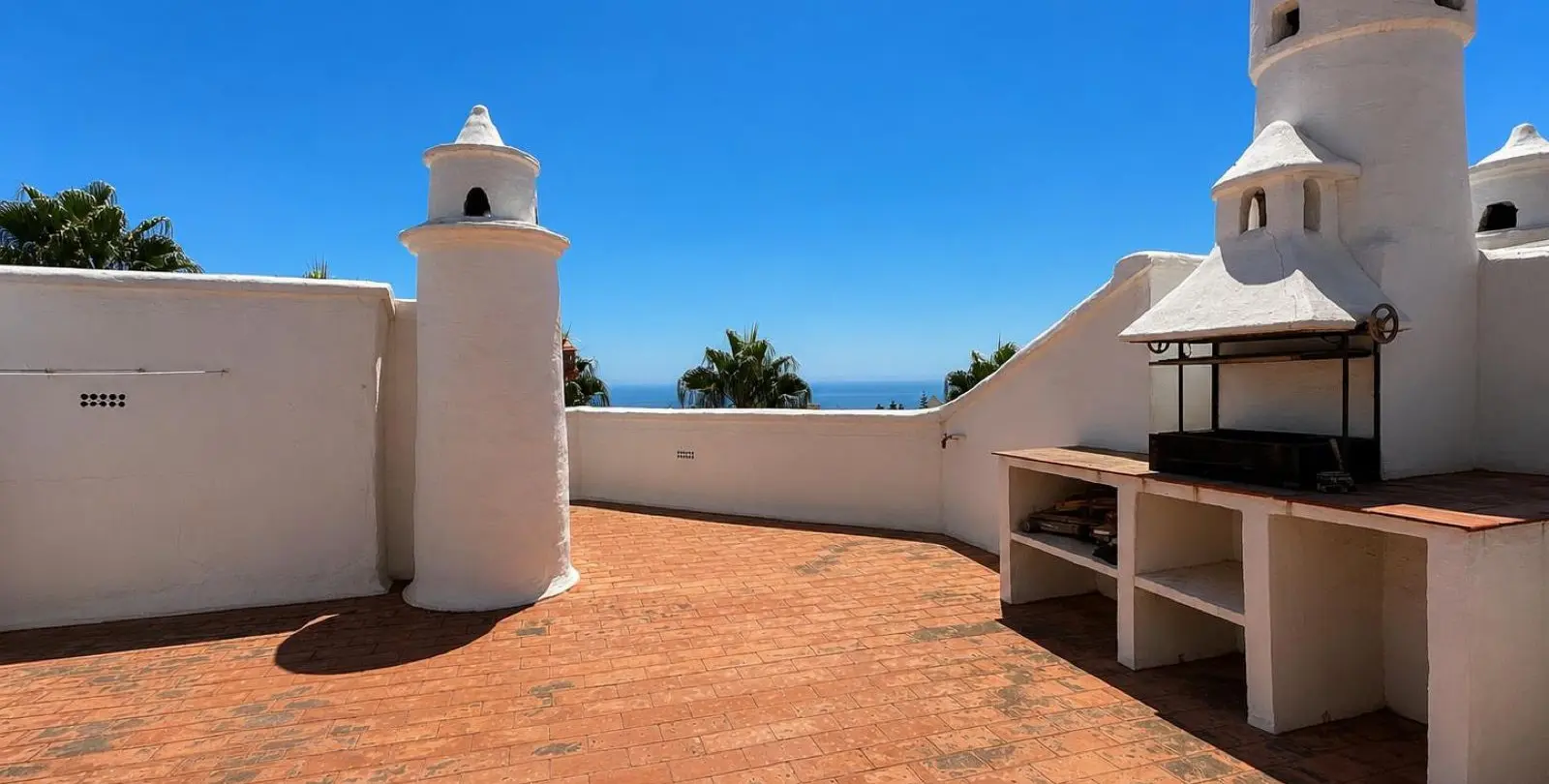 Sale of penthouse in Calahonda 15