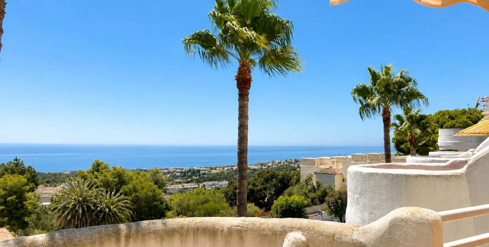 Sale of penthouse in Calahonda 16