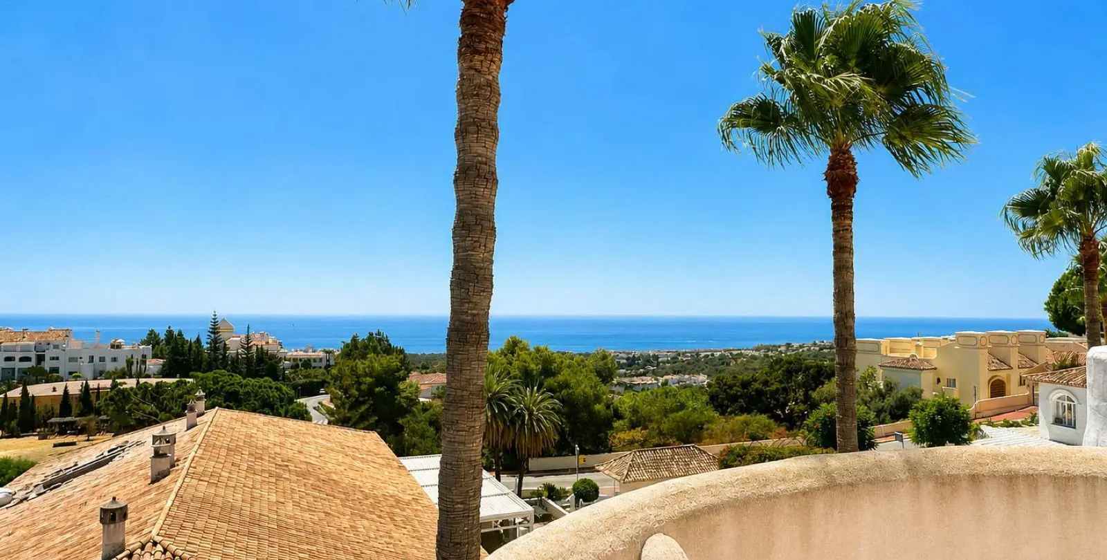 Sale of penthouse in Calahonda 17
