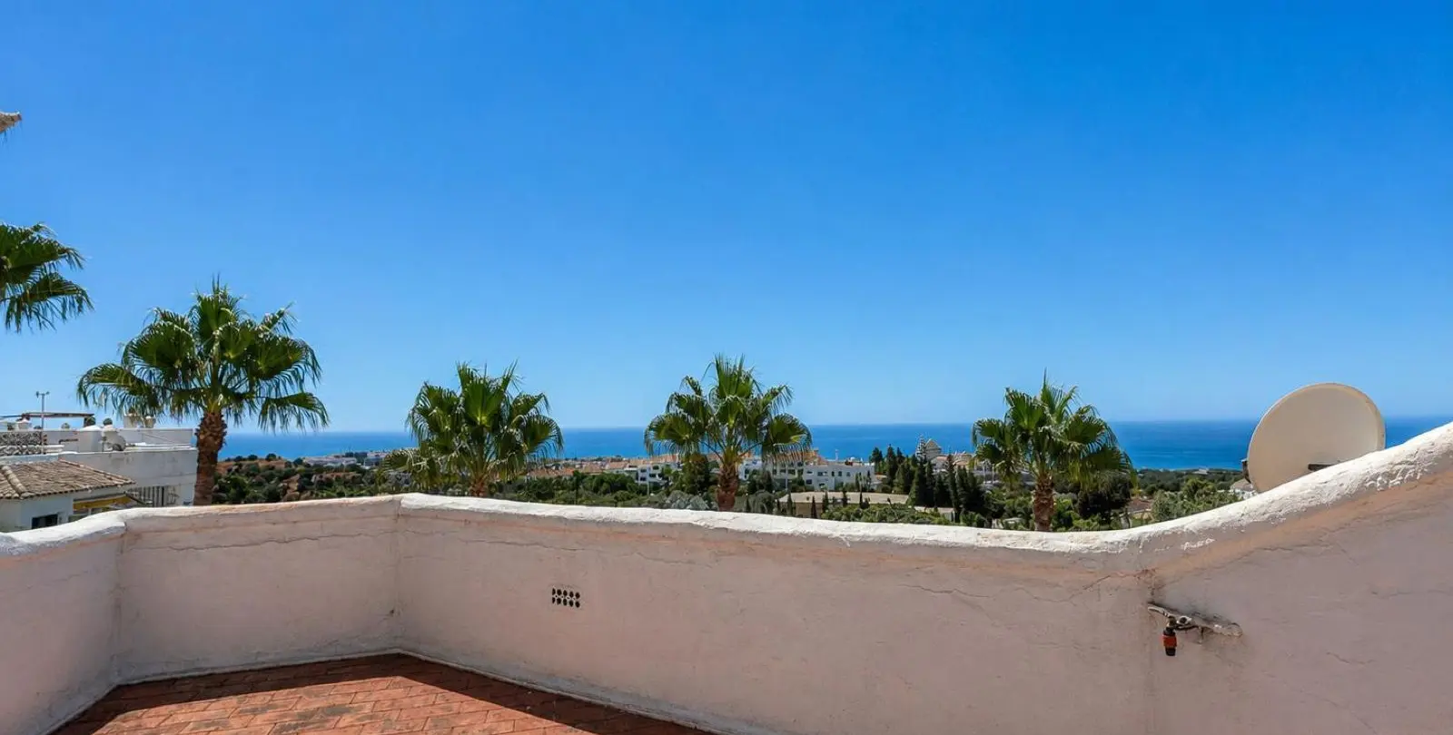 Sale of penthouse in Calahonda 19