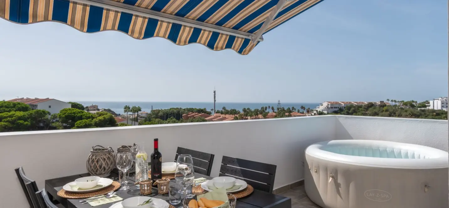Sale of penthouse in El Faro 0