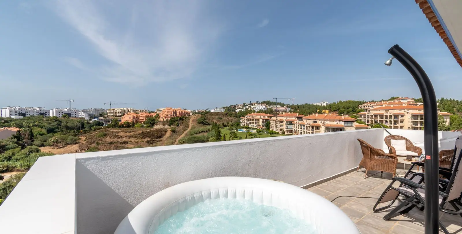 Sale of penthouse in El Faro 9