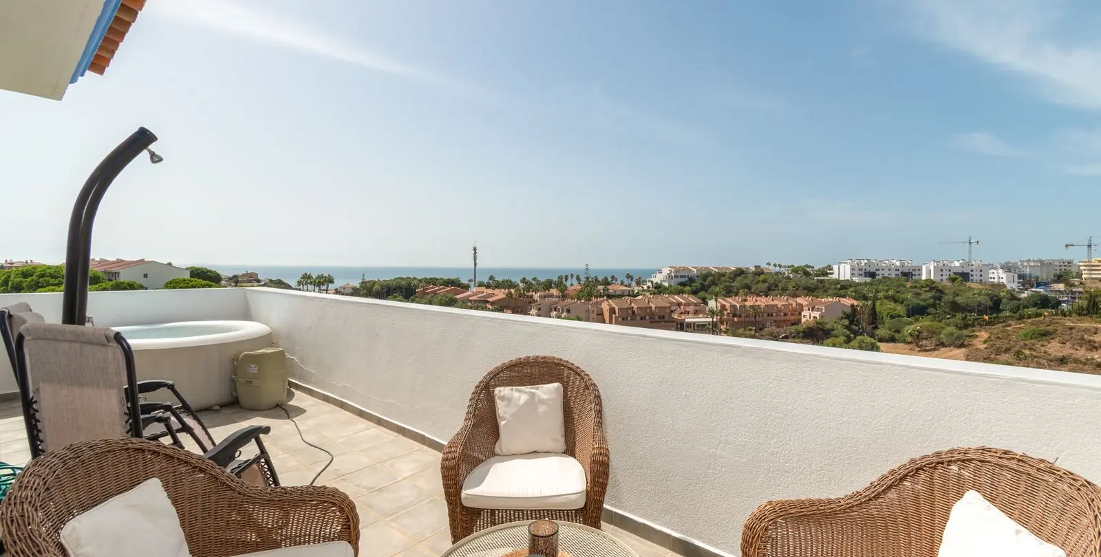 Sale of penthouse in El Faro 10