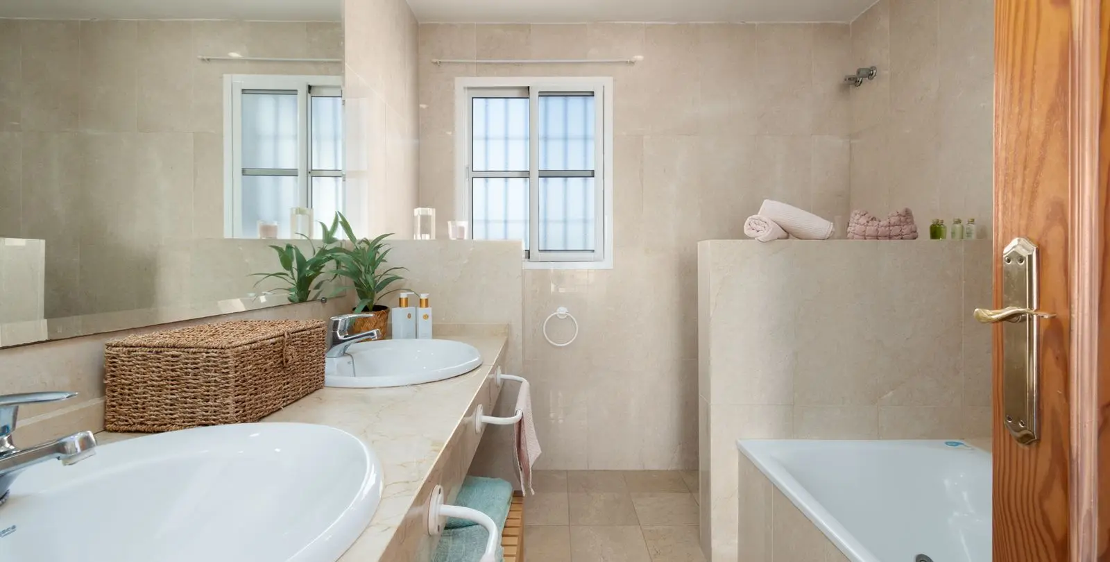 Sale of penthouse in El Faro 16