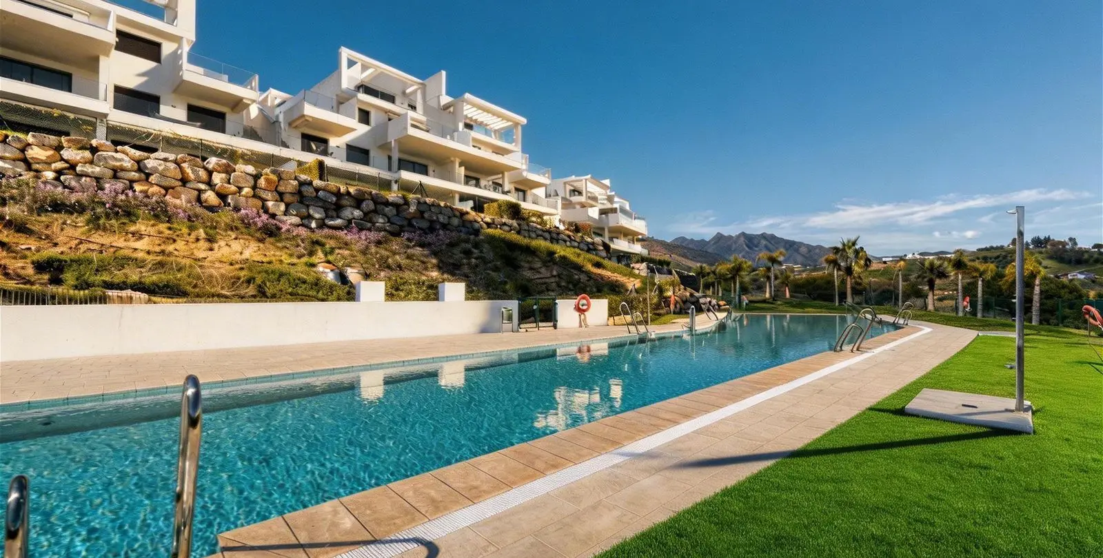 Sale of ground floor apartment in La Cala de Mijas 1