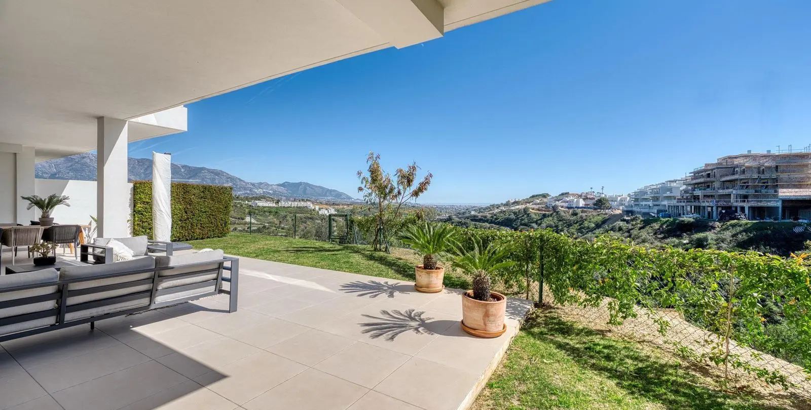 Sale of ground floor apartment in La Cala de Mijas 2