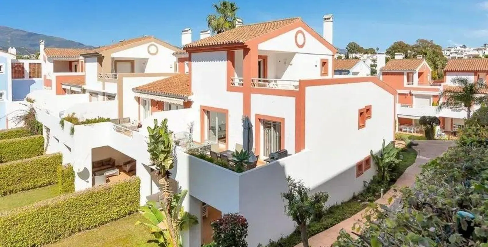 Venta de ático dúplex en El Paraiso 25