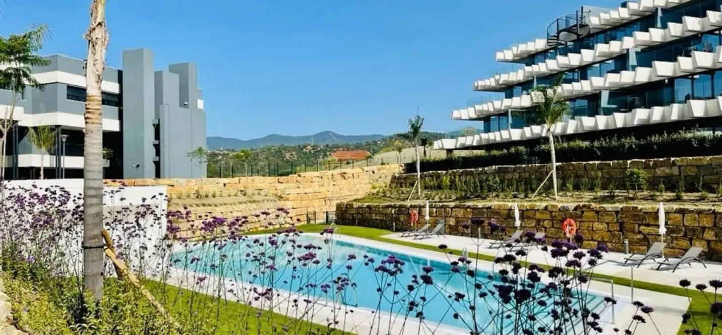 Sale of middle floor apartment in Estepona 0