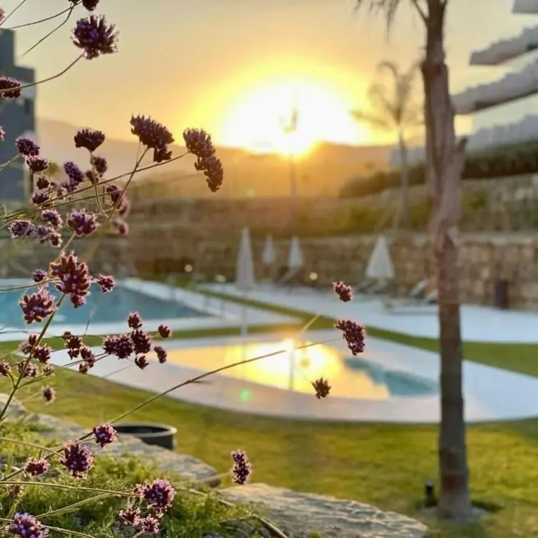 Sale of middle floor apartment in Estepona