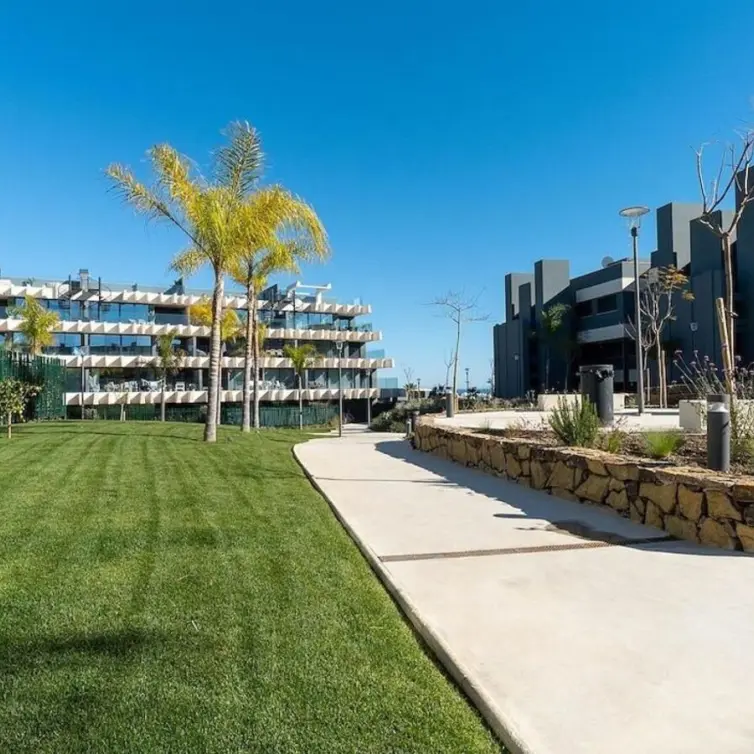 Sale of middle floor apartment in Estepona