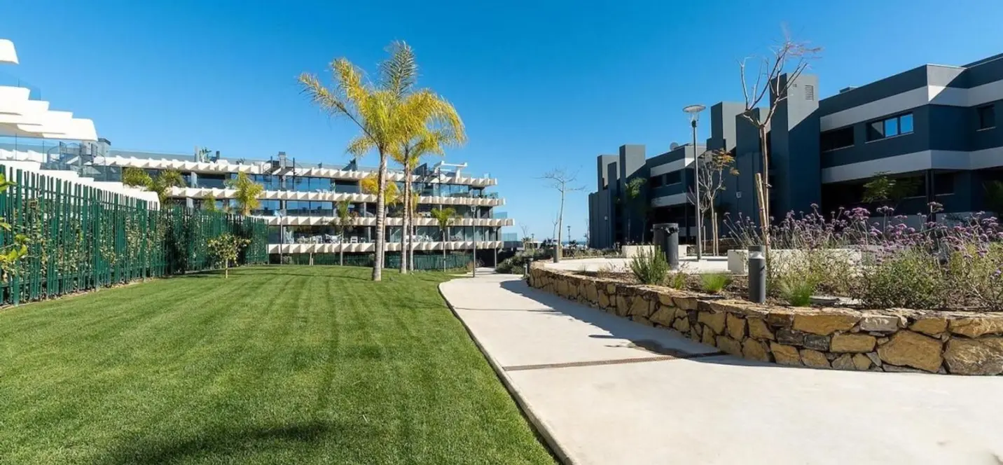 Sale of middle floor apartment in Estepona 4