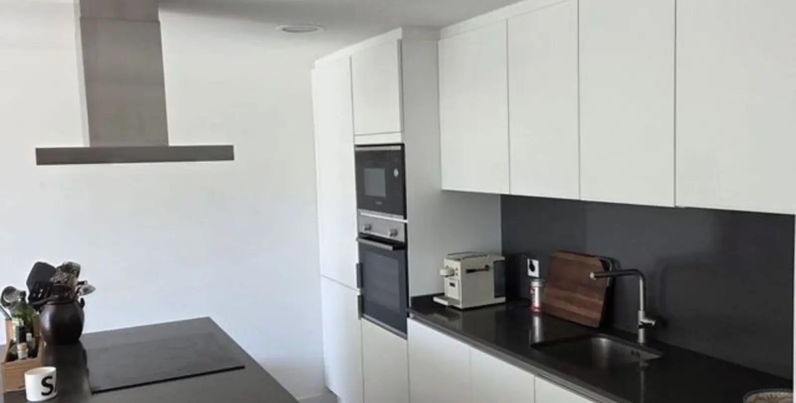 Sale of middle floor apartment in Estepona 8