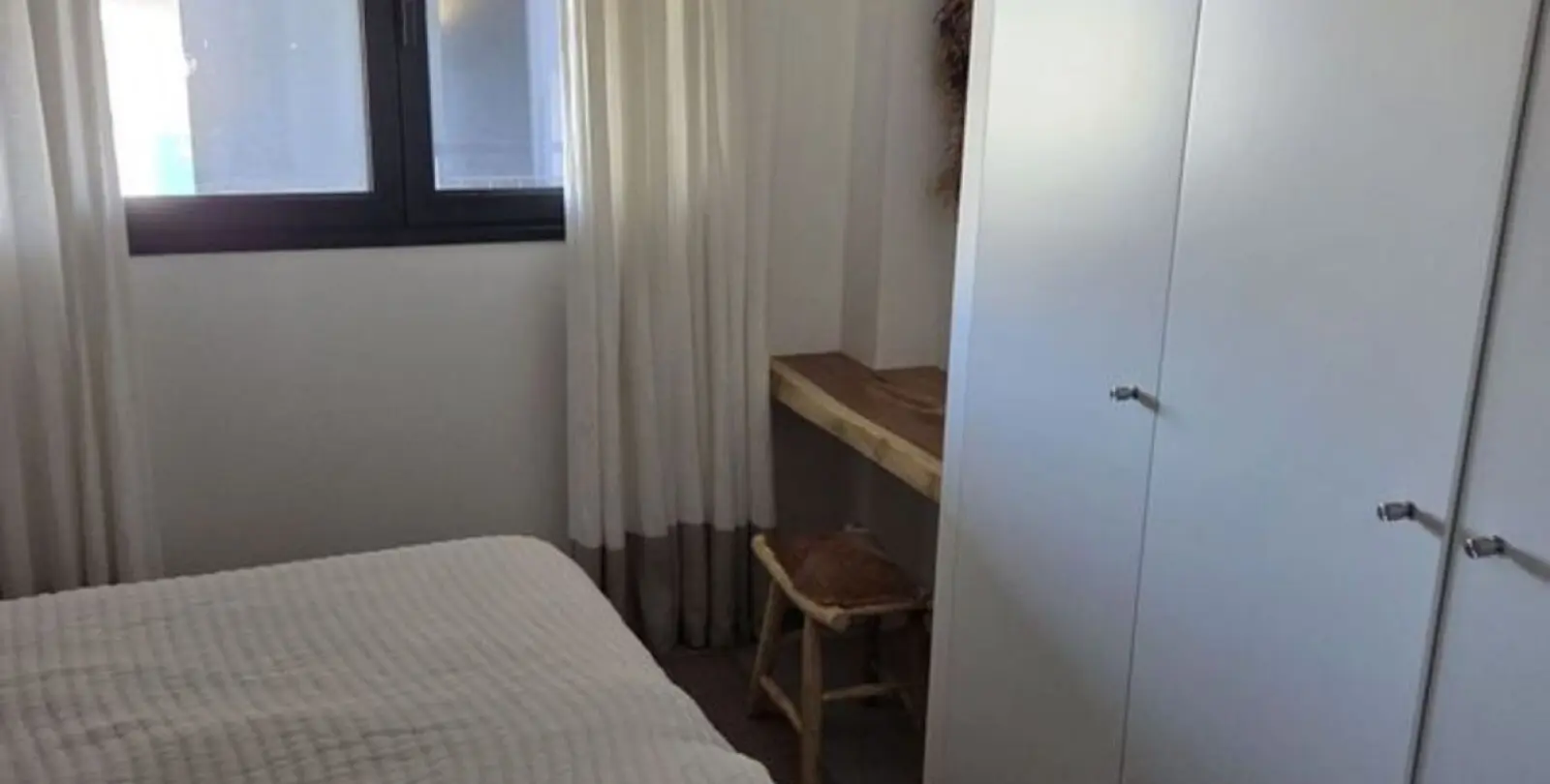 Sale of middle floor apartment in Estepona 10
