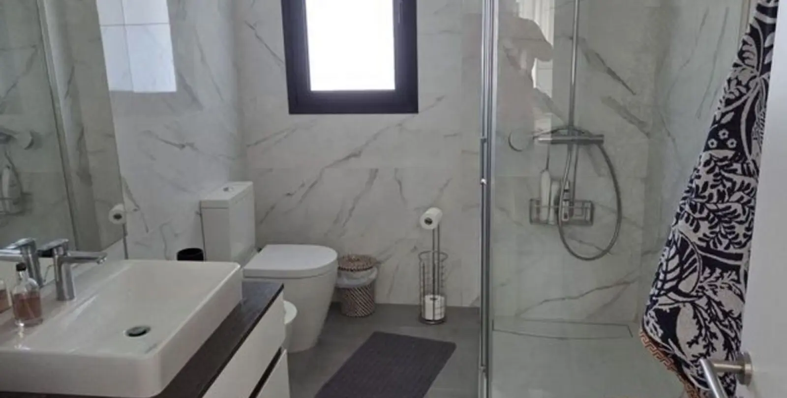 Sale of middle floor apartment in Estepona 19