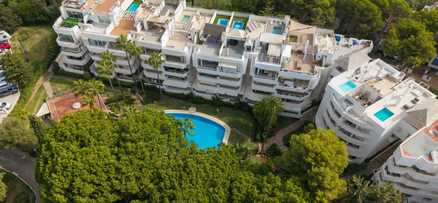 Sale of middle floor apartment in Río Real 0