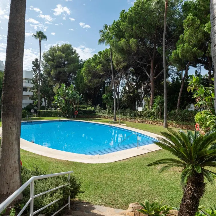 Sale of middle floor apartment in Río Real