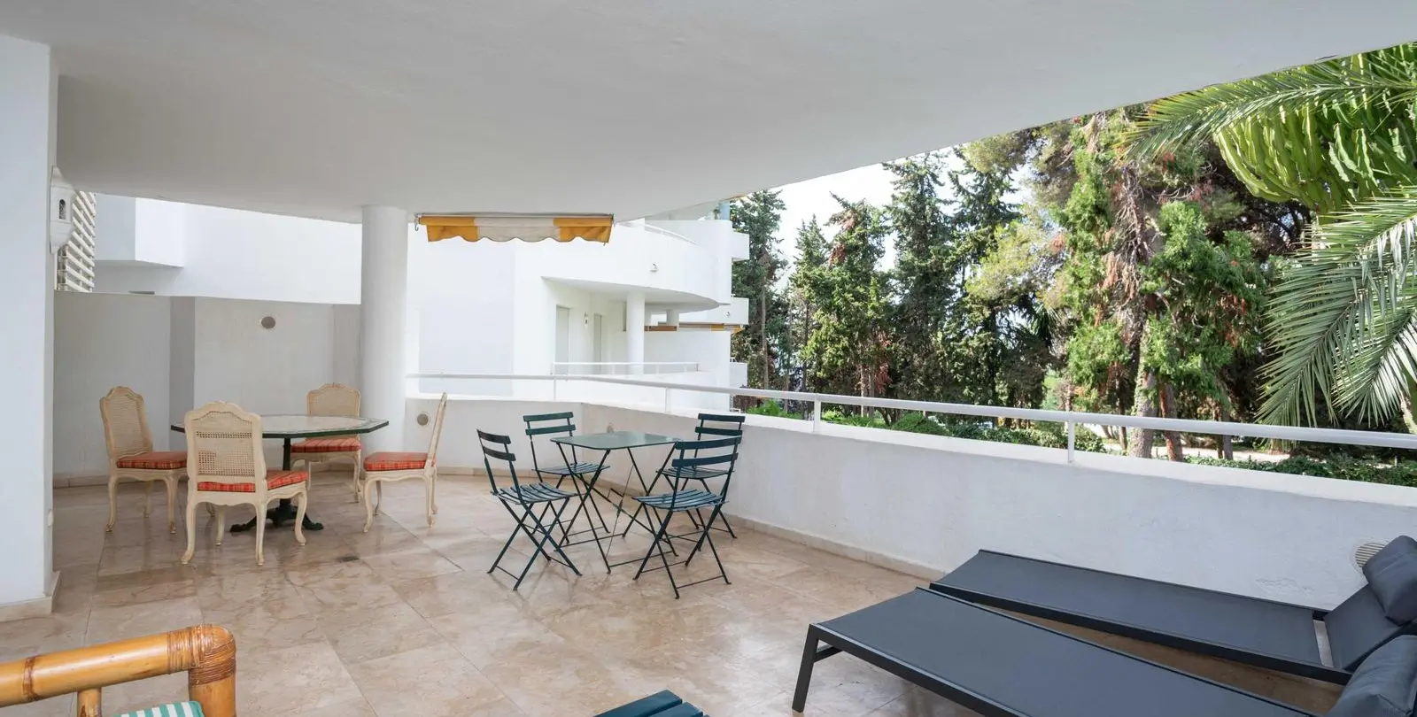 Sale of middle floor apartment in Río Real 5