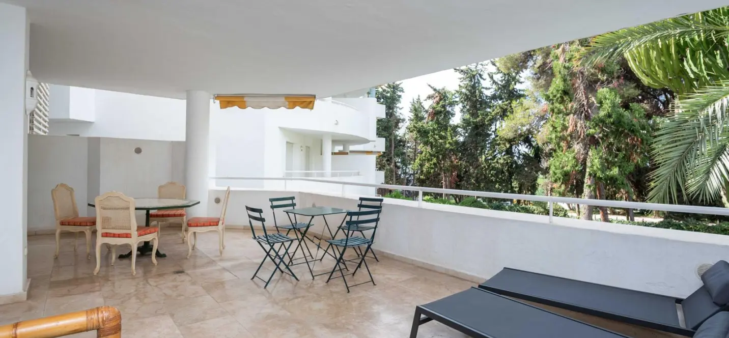 Sale of middle floor apartment in Río Real 4
