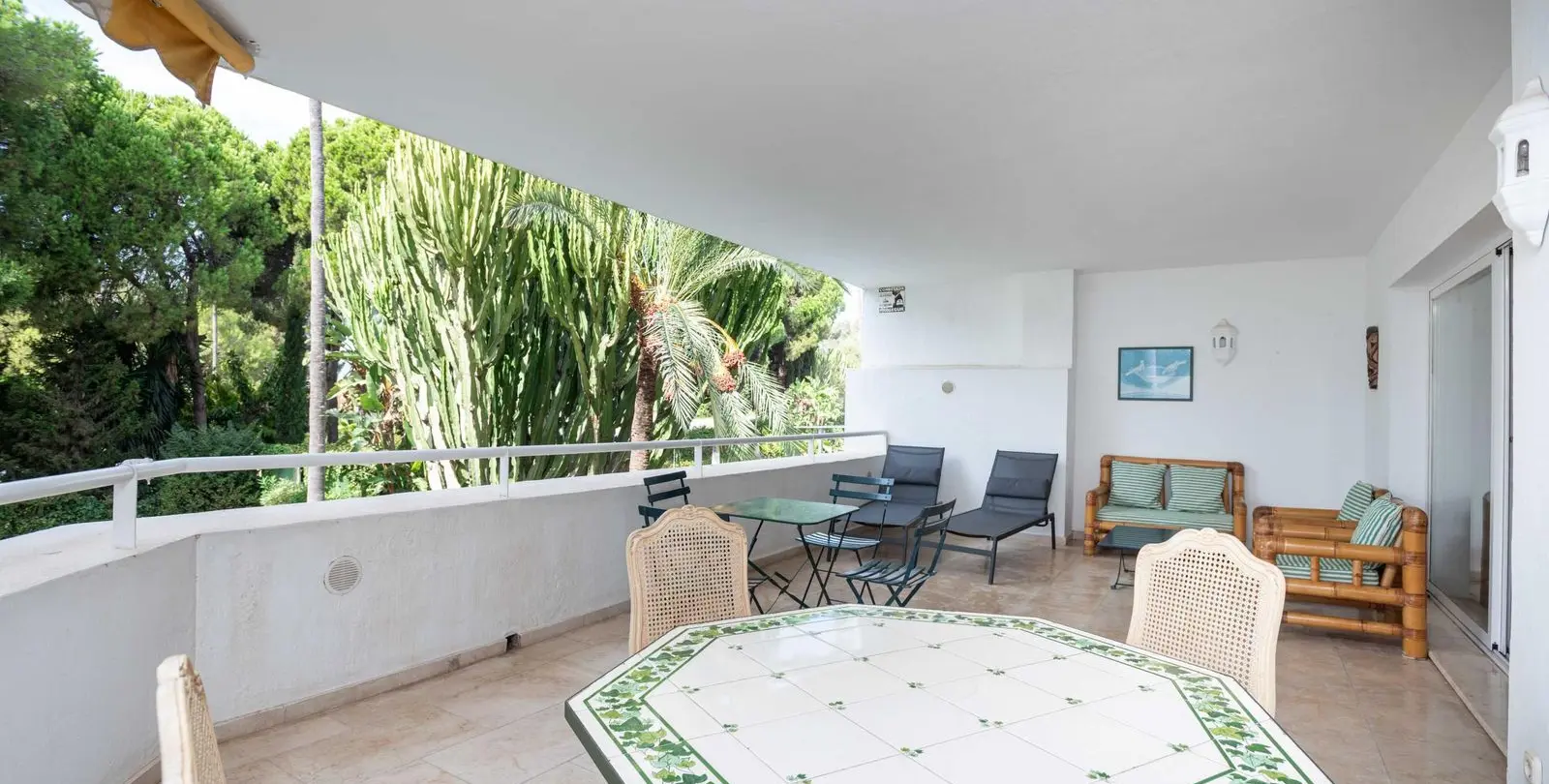 Sale of middle floor apartment in Río Real 6