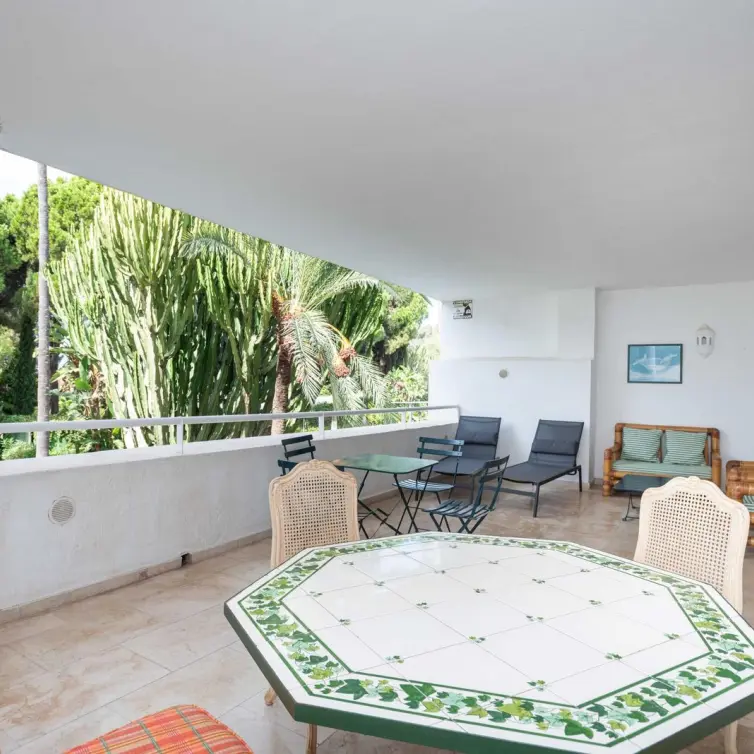 Sale of middle floor apartment in Río Real