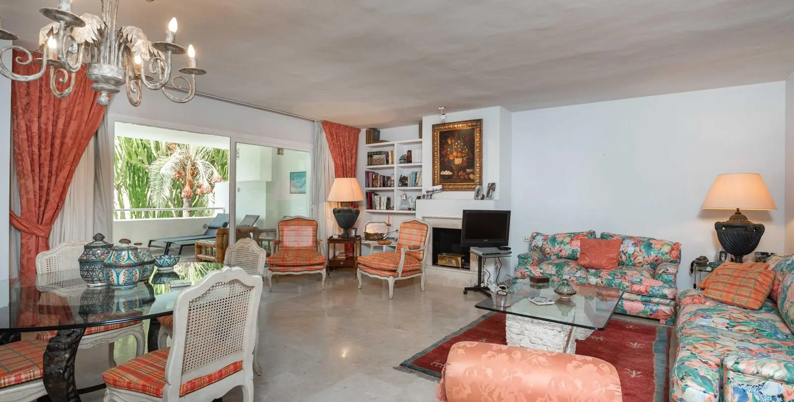 Sale of middle floor apartment in Río Real 10