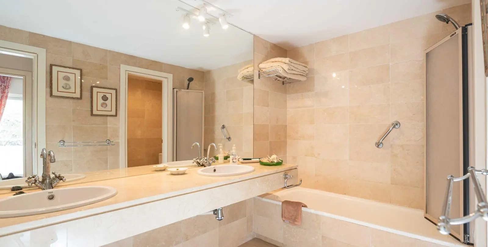 Sale of middle floor apartment in Río Real 11