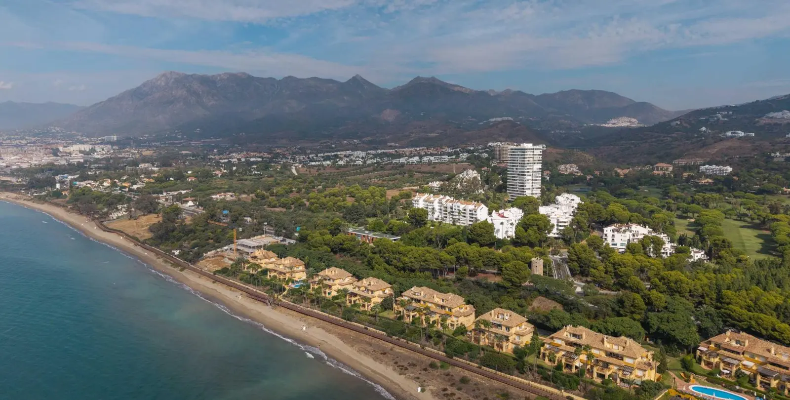 Sale of middle floor apartment in Río Real 14