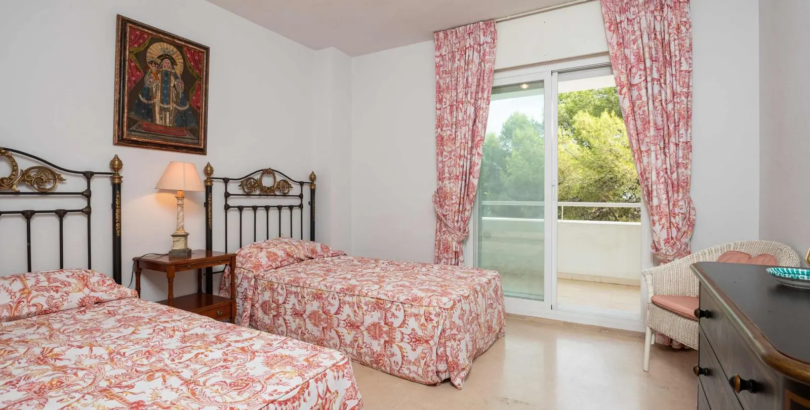 Sale of middle floor apartment in Río Real 15
