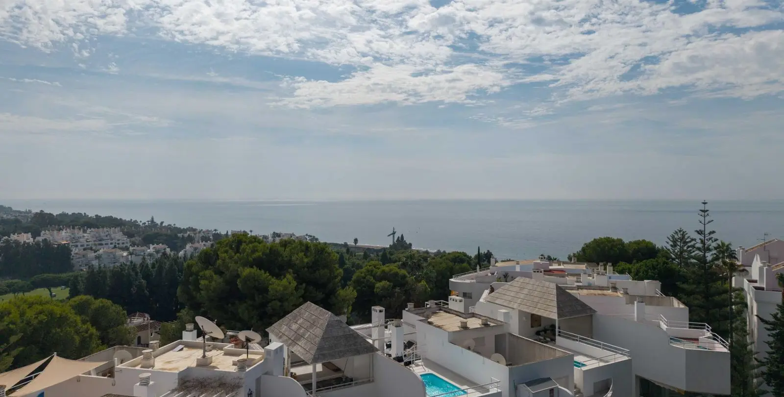 Sale of middle floor apartment in Río Real 22