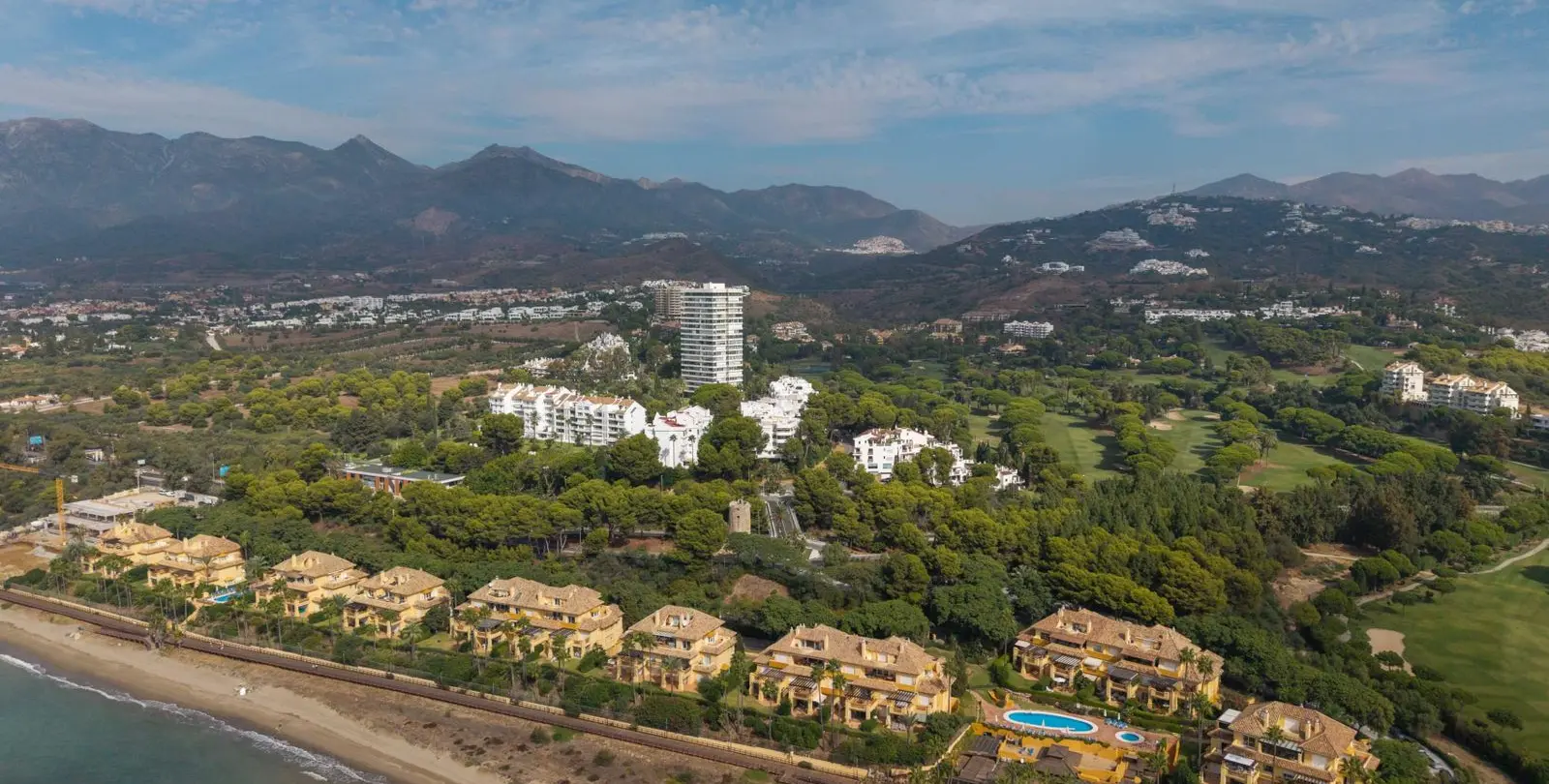 Sale of middle floor apartment in Río Real 23