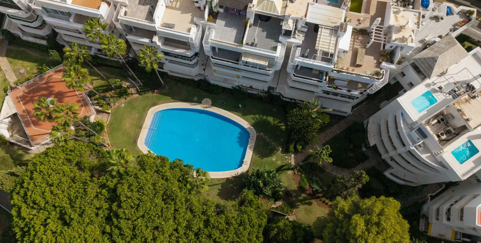 Sale of middle floor apartment in Río Real 26