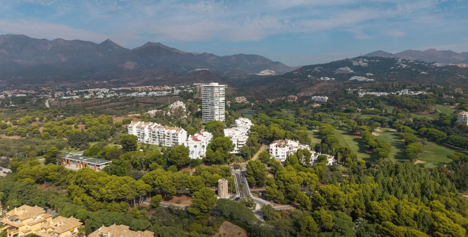Sale of middle floor apartment in Río Real 27