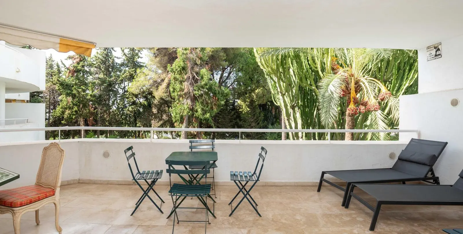 Sale of middle floor apartment in Río Real 28