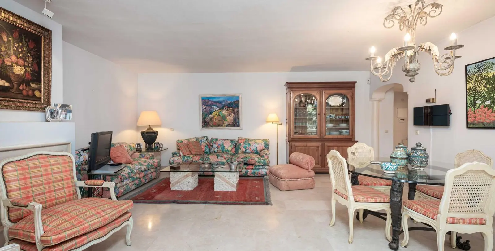 Sale of middle floor apartment in Río Real 30