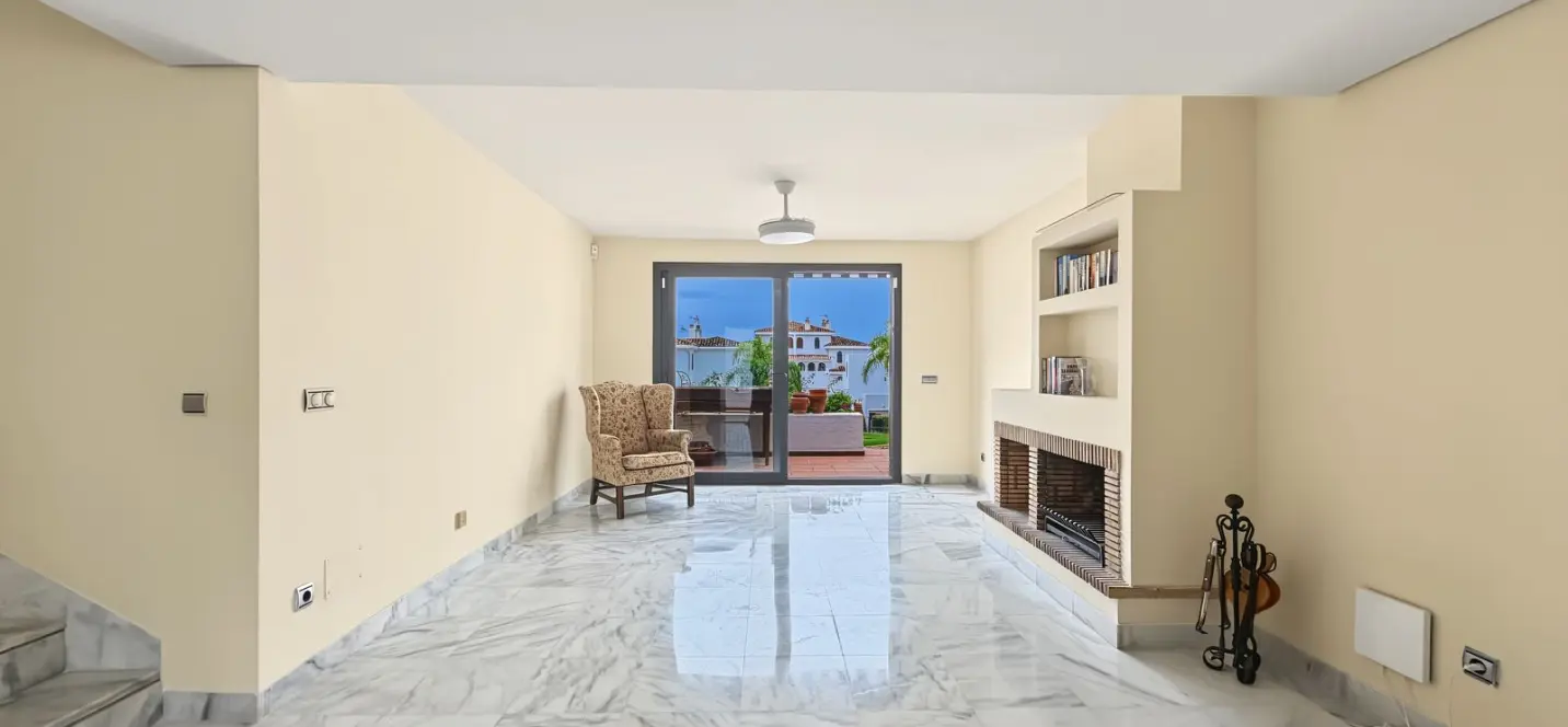 Sale of townhouse in Cancelada 4