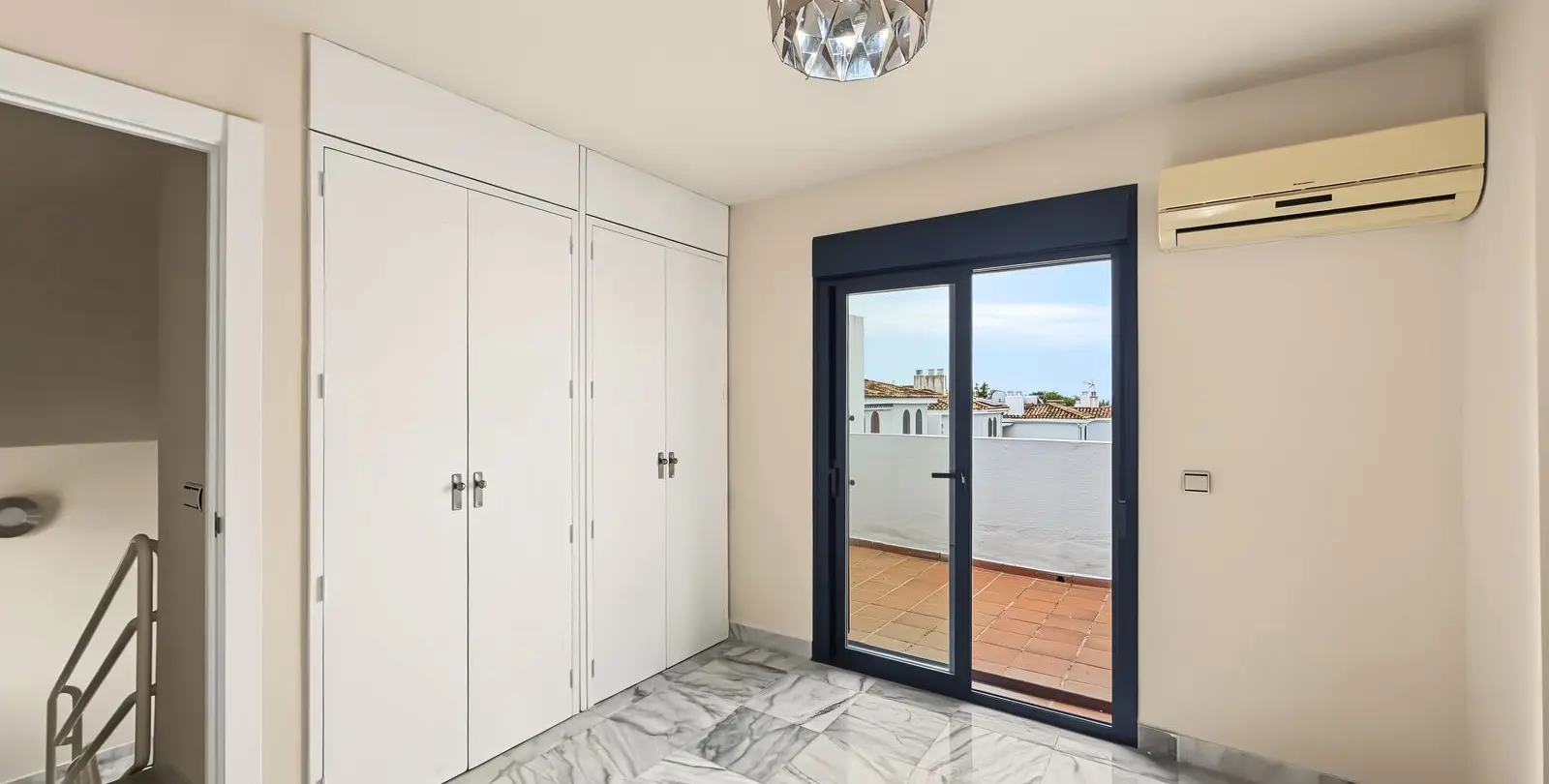Sale of townhouse in Cancelada 18