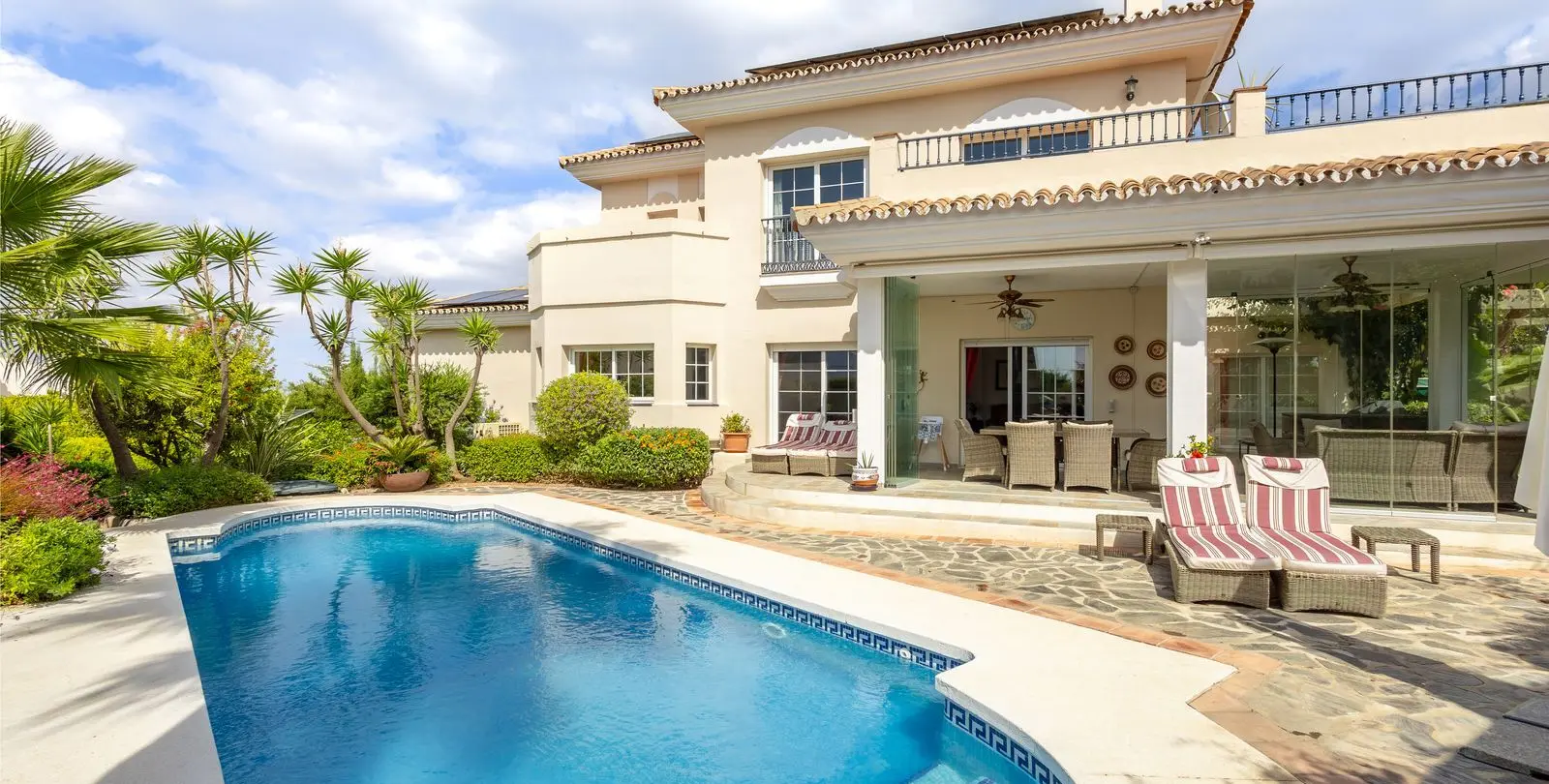 Sale of detached villa in Alhaurin Golf 2