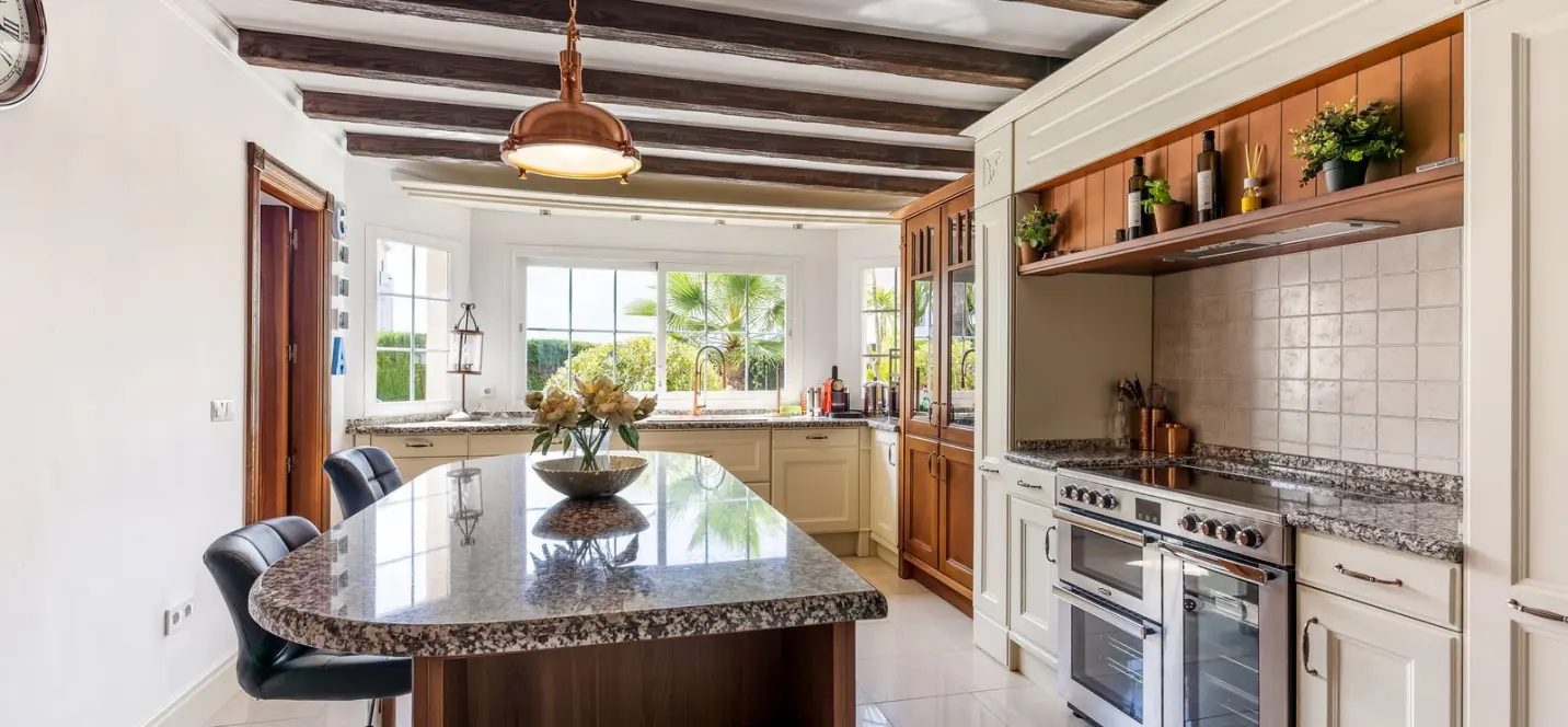 Sale of detached villa in Alhaurin Golf 4